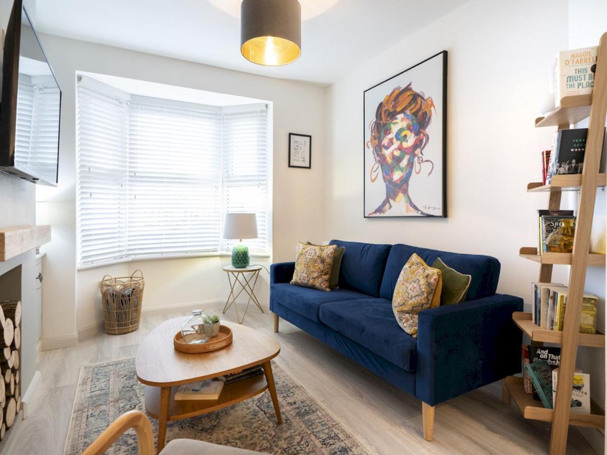 Pass The Keys 58 Lw Ave Stunning 2br Terrace Location Lots Nearby * Belfast