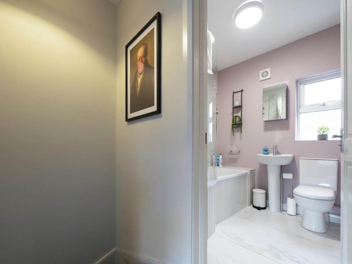 Pass The Keys 58 Lw Ave Stunning 2br Terrace Location Lots Nearby Belfast