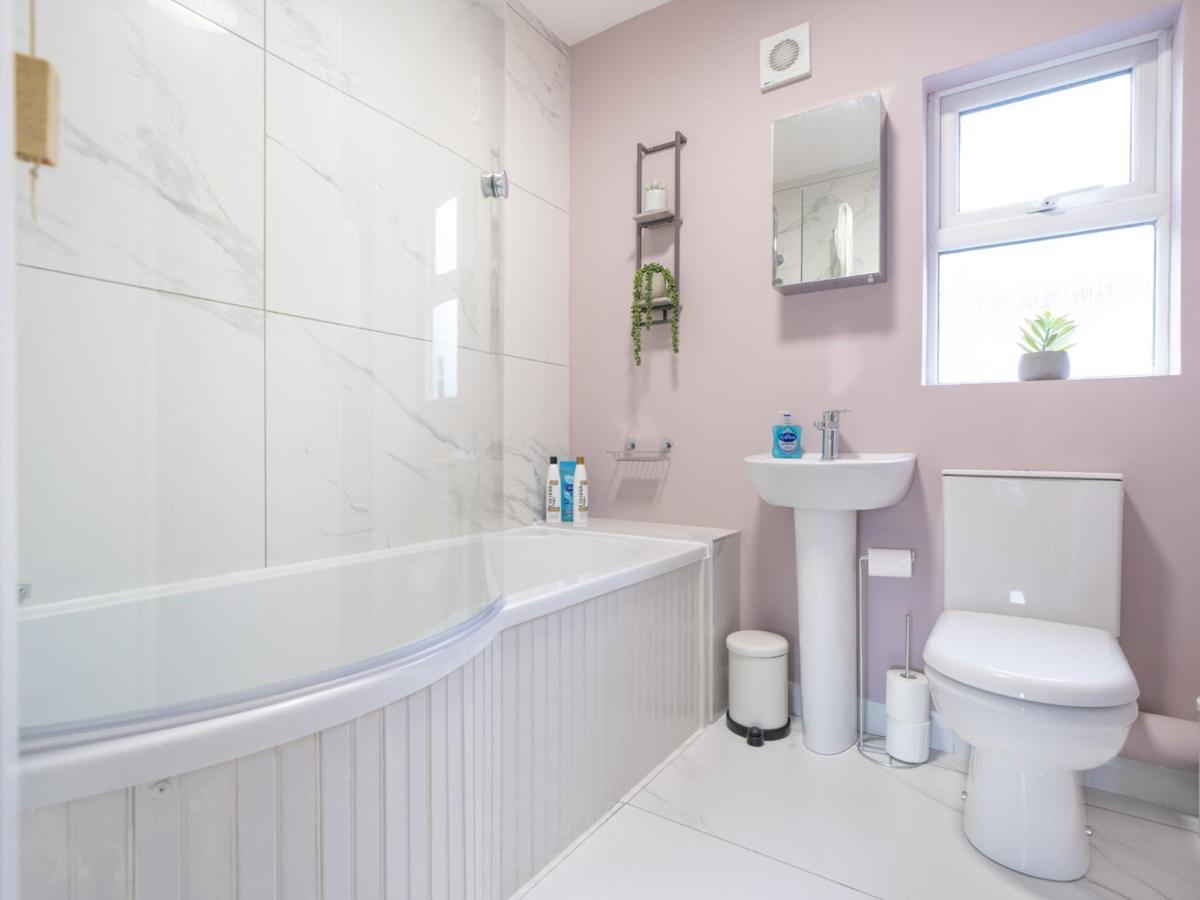Pass The Keys 58 Lw Ave Stunning 2br Terrace Location Lots Nearby Belfast