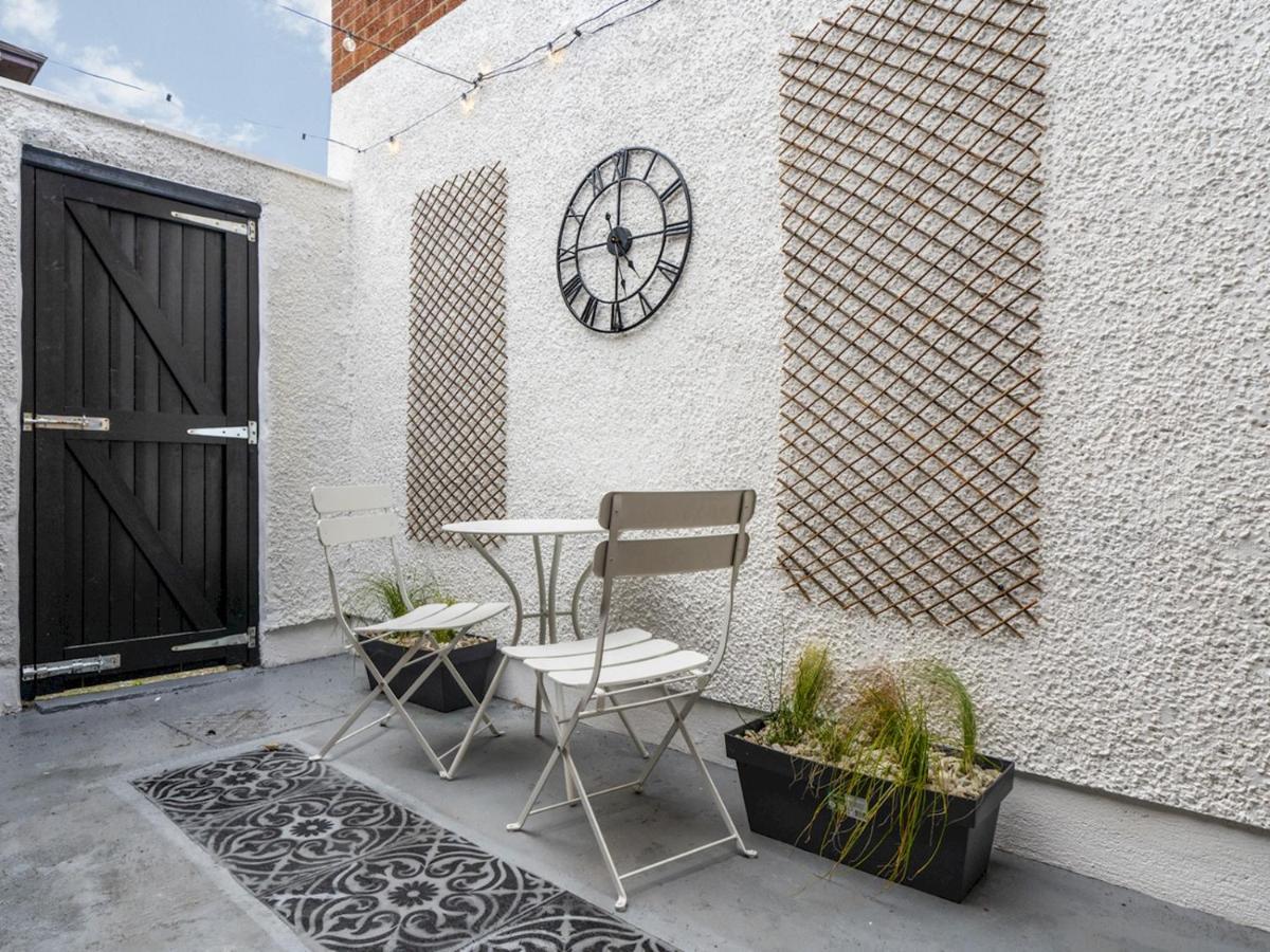 Pass The Keys 58 Lw Ave Stunning 2br Terrace Location Lots Nearby